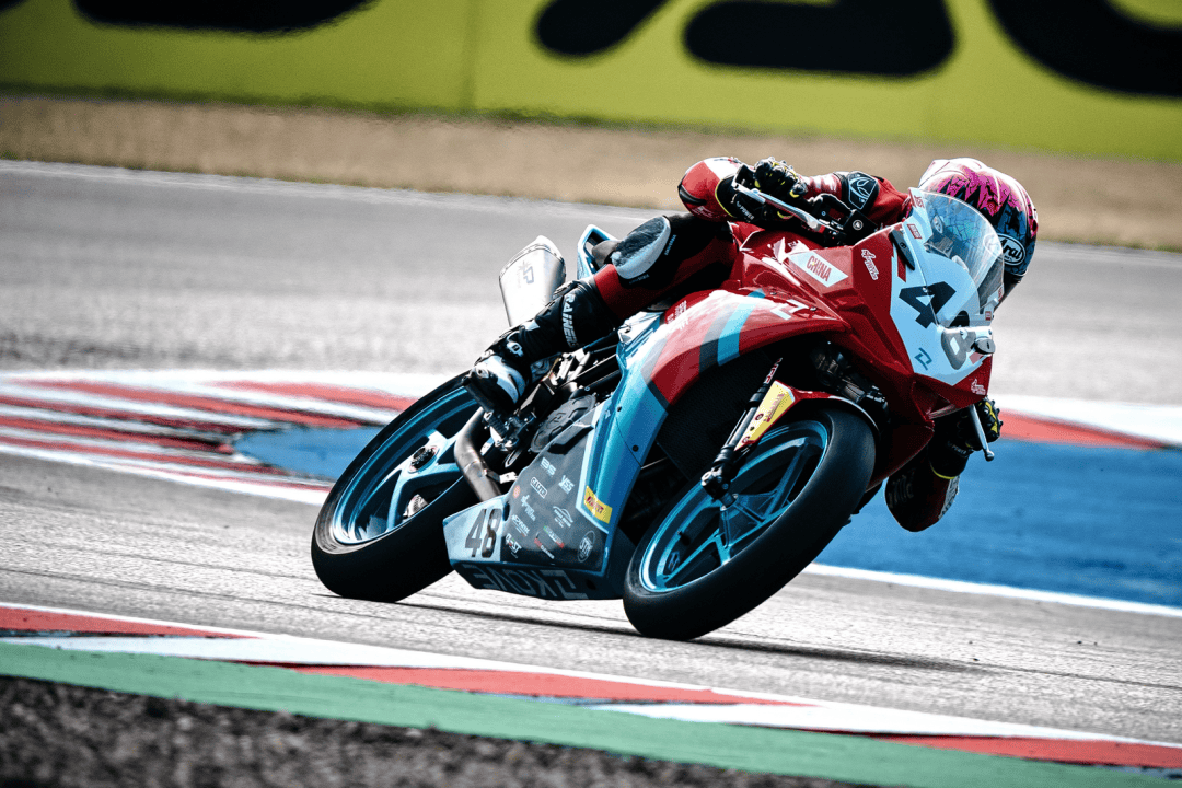 米兰体育官方网站入口-包含最激烈的角逐：冠亚军差距仅秒的词条