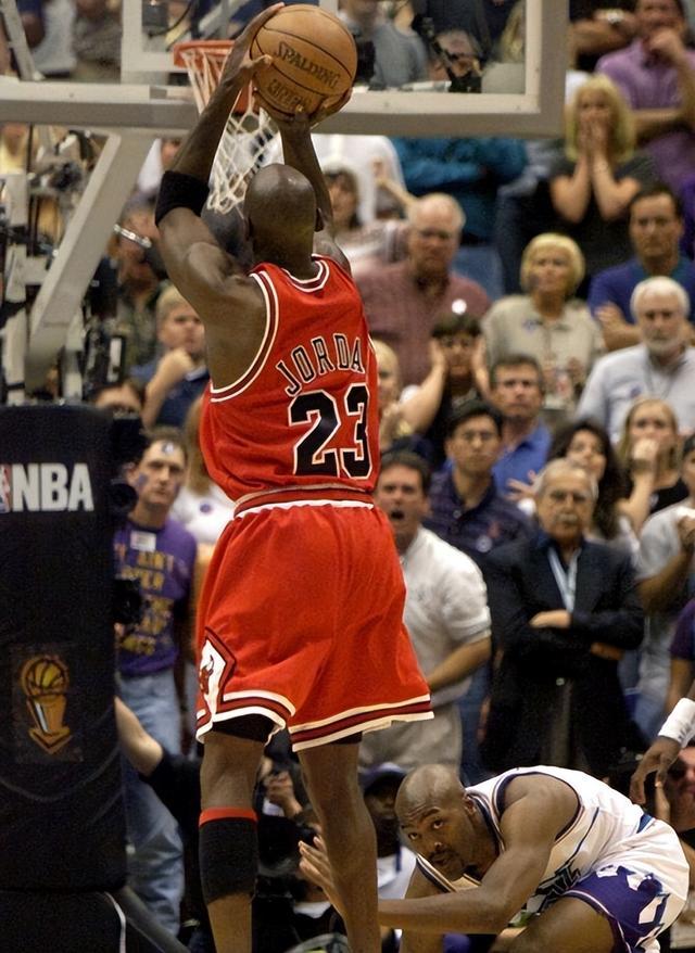 米兰体育官方网站-破纪录时刻：历史上的NBA惊人瞬间回顾的简单介绍