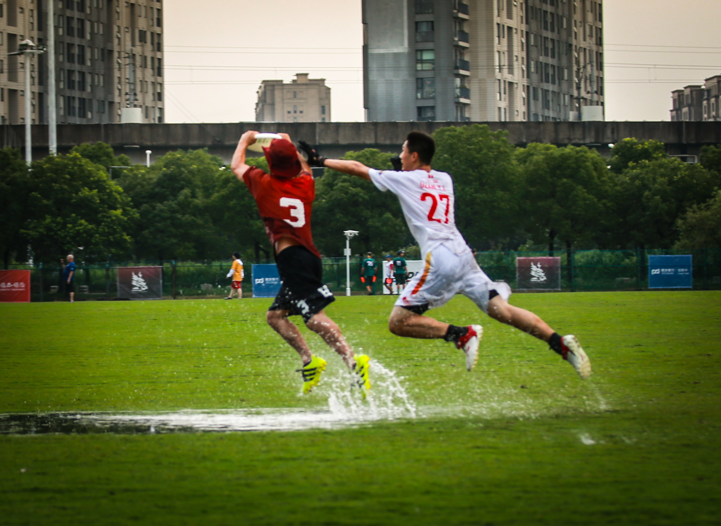 米兰体育官方网址入口-跨界极限飞盘，空中技巧与团队合作的完美结合的简单介绍