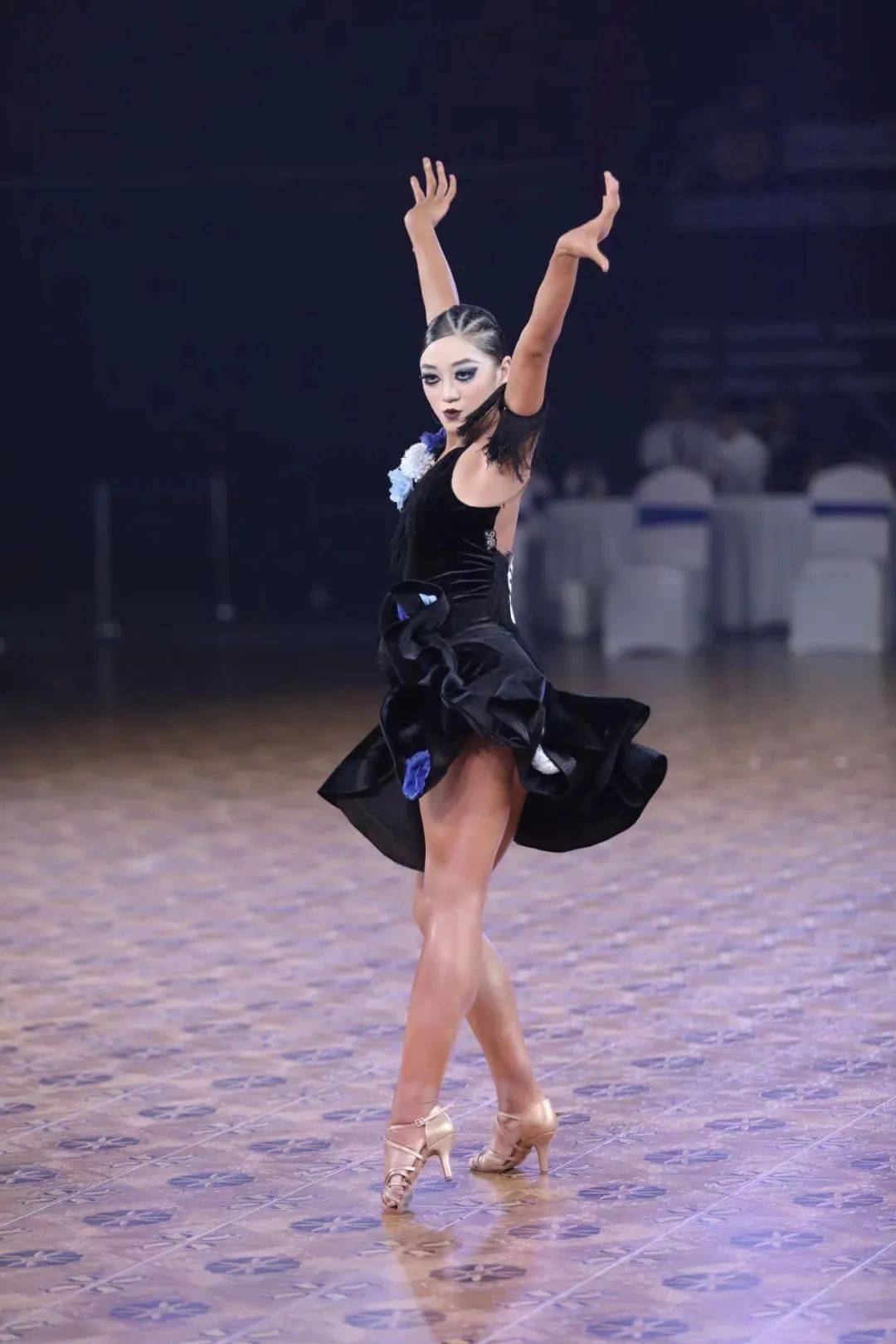 米兰体育app平台-健身舞蹈比赛，动感十足赏心悦目