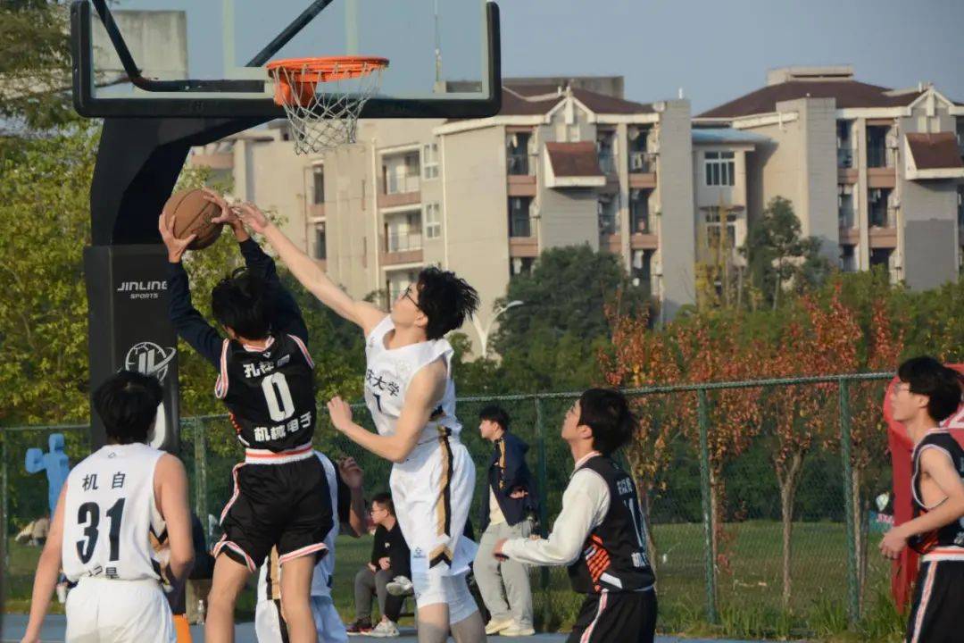 米兰体育官方网址入口-赛场亮点回顾：精准投篮、亮眼封盖令人难忘！的简单介绍