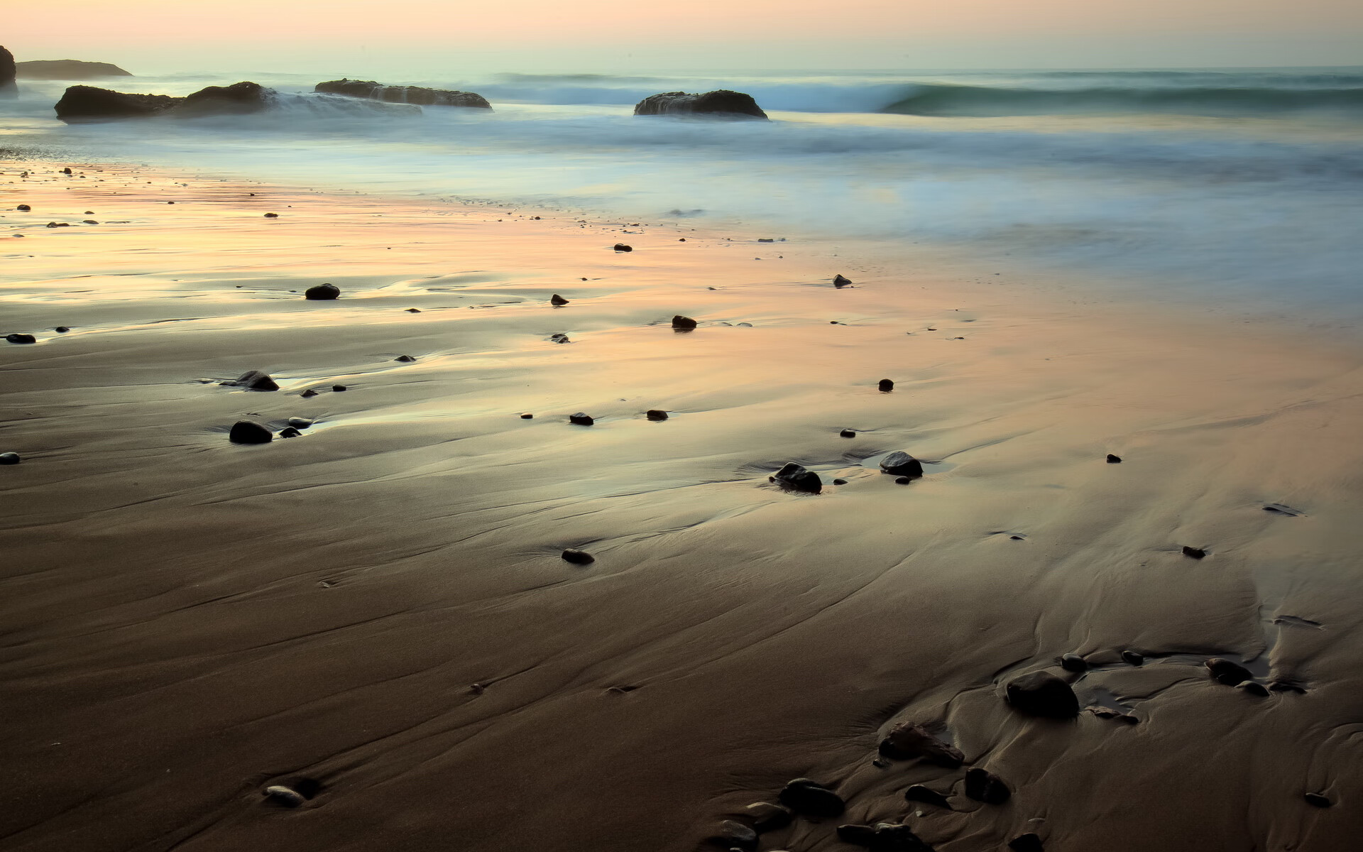 AC米兰体育-豪门球队在锦标赛中大放异彩，取得辉煌胜利，豪门球员